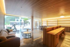 Χώρος καθιστικού στο Wolong Yunshang Four Seasons Panda Inn