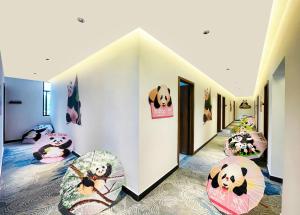 Φωτογραφία από το άλμπουμ του Wolong Yunshang Four Seasons Panda Inn σε Wolongguan