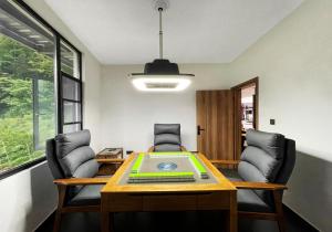 Χώρος καθιστικού στο Wolong Yunshang Four Seasons Panda Inn