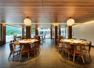 Εστιατόριο ή άλλο μέρος για φαγητό στο Wolong Yunshang Four Seasons Panda Inn