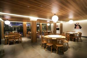 Εστιατόριο ή άλλο μέρος για φαγητό στο Wolong Yunshang Four Seasons Panda Inn