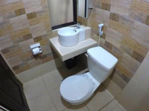 Phòng tắm tại Hotel Joselina +78 ảnh