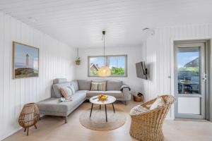 Χώρος καθιστικού στο Lovely Holiday Home, Renovated In 2025, Located Only 800 Meters From The North Sea