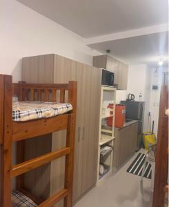 Η κουζίνα ή μικρή κουζίνα στο 6 beds condo unit in Bernwood Tower