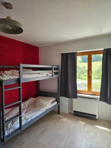 a room with two bunk beds and a window at Apartment Hügelruhe Mandach - 100 m2 - 3 Schlafzimmer - Ferien - Business in Böttstein