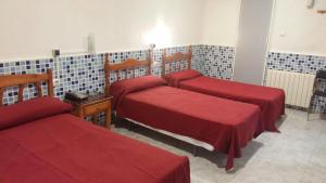 A bed or beds in a room at Pensión Campoy
