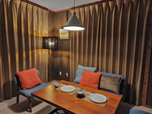 a living room with a table and two chairs at Casa Yamamoto by Griswood Hotels in Ie
