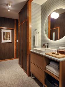 a bathroom with a sink and a mirror at Casa Yamamoto by Griswood Hotels in Ie