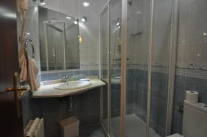 Ein Badezimmer in der Unterkunft Pension Alameda
