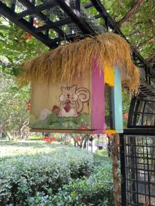 青岛鑫江温德姆酒店 l 免费定点接送机场&火车北站 l 夜晚现场乐队 l 室外儿童游乐园畅玩 l 斯诺克或乒乓球三选一畅玩1小时外面的花园