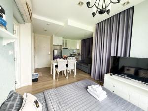 Kuchyň nebo kuchyňský kout v ubytování Premium Suite Corner Room & The Blu X Bangsaen