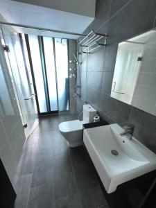 Koupelna v ubytování Almas Suites Puteri Harbour 1 Bedroom with Balcony by 9 Sands