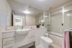 Vannituba majutusasutuses Wild Luxe Apt - Southbank & Fast WIFI Parking