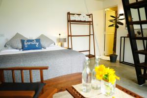 Postel nebo postele na pokoji v ubytování Camp Leopard - Yala Safari Glamping