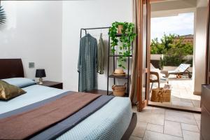 a bedroom with a bed and a patio at Maison Petra in Santa Teresa Gallura