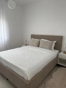 Ένα ή περισσότερα κρεβάτια σε δωμάτιο στο Termalna Rivijera Bogatić +33 φωτογραφίες