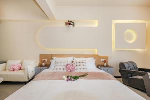 Postel nebo postele na pokoji v ubytování Baihong Riverview aparment-Chongqing Jiefangbei