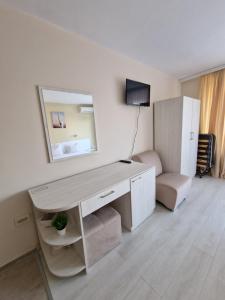 A television and/or entertainment centre at Exotic Guest House