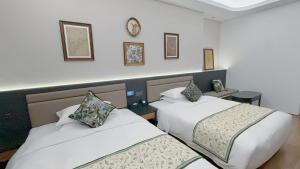 Letto o letti in una camera di Vishan Garden Boutique Hotel 厦门维尚花园潮宿 中山路步行街店