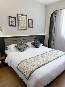 Letto o letti in una camera di Vishan Garden Boutique Hotel 厦门维尚花园潮宿 中山路步行街店
