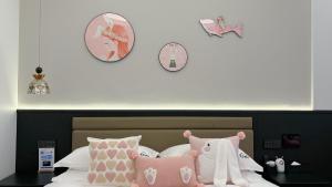 Letto o letti in una camera di Vishan Garden Boutique Hotel 厦门维尚花园潮宿 中山路步行街店