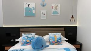 Letto o letti in una camera di Vishan Garden Boutique Hotel 厦门维尚花园潮宿 中山路步行街店