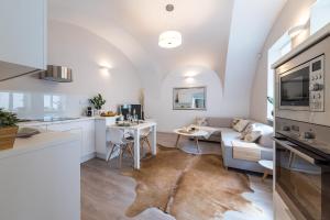 A kitchen or kitchenette at H75 Apartments Kosice Centre