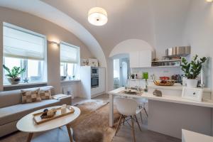 A kitchen or kitchenette at H75 Apartments Kosice Centre