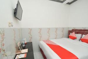 TV a/nebo společenská místnost v ubytování OYO 1480 Villa Dua Putri + 14 fotografií