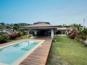 a house with a swimming pool in the yard at Te Vai Moana, Your Oasis Near Airport in Faaa