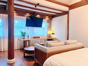 TV a/nebo společenská místnost v ubytování Jingshan Garden Hotel