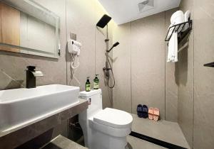 Ένα μπάνιο στο Wolong Yunshang Four Seasons Panda Inn