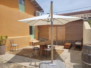 Patio nebo venkovní prostory v ubytování Gîte l'atelier de Phil et Delfe