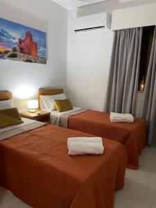 Ένα ή περισσότερα κρεβάτια σε δωμάτιο στο Spacious Bugibba Seafront Home 3BR Free Parking Free WiFi