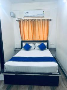 Postel nebo postele na pokoji v ubytování SM Rooms HSR Layout Bengaluru