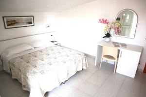 Postel nebo postele na pokoji v ubytování Hotel Astor