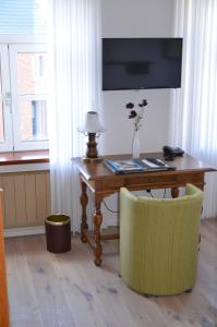 TV a/nebo společenská místnost v ubytování Hotel Josten