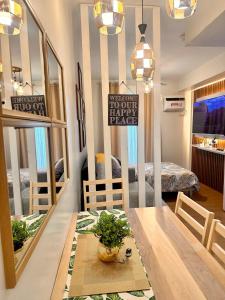 Un lugar para sentarse en Pedolinos Tagaytay Luxe studio with Netflix and unlimited wifi