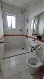 A bathroom at Lanyu Gulu Homestay
