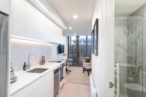 Koupelna v ubytování 1BR Alpha APT - Central Stay Top Amenities