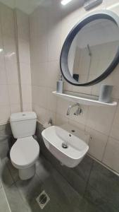 Koupelna v ubytování Meerithic ROKKA ROOMS
