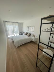 Ένα ή περισσότερα κρεβάτια σε δωμάτιο στο Apartamentos AriNai