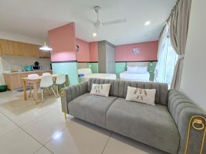 a living room with a couch and a kitchen at KSL City Mall D'esplanade By Summer in Johor Bahru