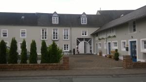 a large white building with a courtyard in front of it at Ferienwohnung Stübchen in Salmtal