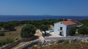 an aerial view of a house with the ocean in the background at Villa Allure Lun in Lun