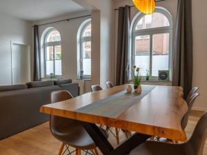 a dining room with a wooden table and chairs at Traum-Ferienwohnung Mozart ! in Wilhelmshaven