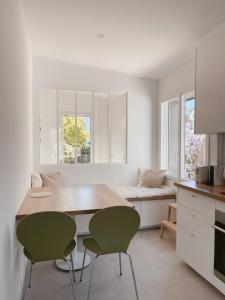 Kuchyň nebo kuchyňský kout v ubytování Calme et charme en famille, Côte Sauvage + 37 fotografií