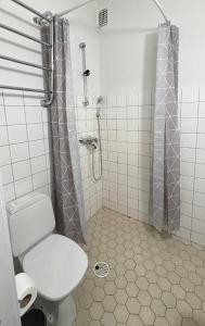 Ванная комната в Le petit Sommelier - 1 Bedroom, Near metro, Garden view