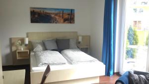 Katil atau katil-katil dalam bilik di Ferienwohnung Küstenwald Federmausweg EG Wittchen