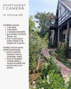 ein Bild von einem Garten neben einem Haus in der Unterkunft Căsuța din grădină in 2 Mai